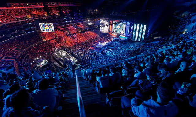 英雄联盟世界赛网络波动引发公平性质疑：LPL赛区遭遇时光回溯机制争议